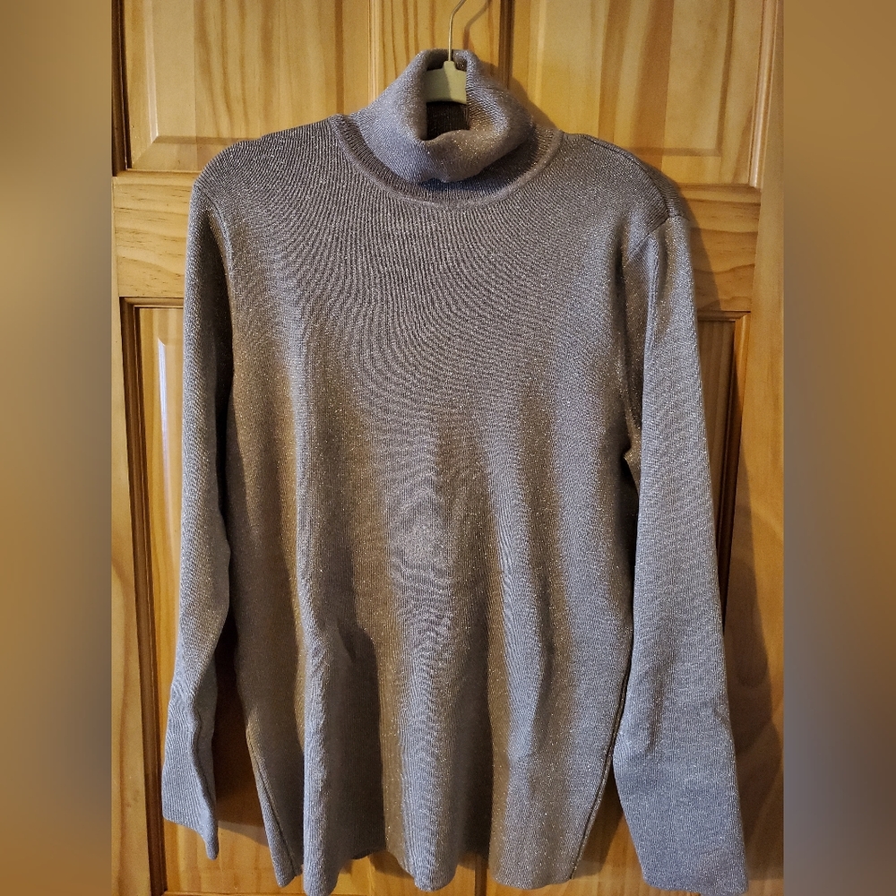 NWT - Chico's Turtleneck in Taupe/ Gold Metalic - Size 2 (fits 14/16)